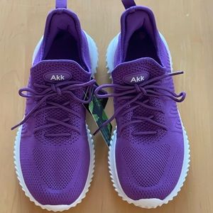 NWT - AKK WOMEN’S WALKING TENNIS SHOES